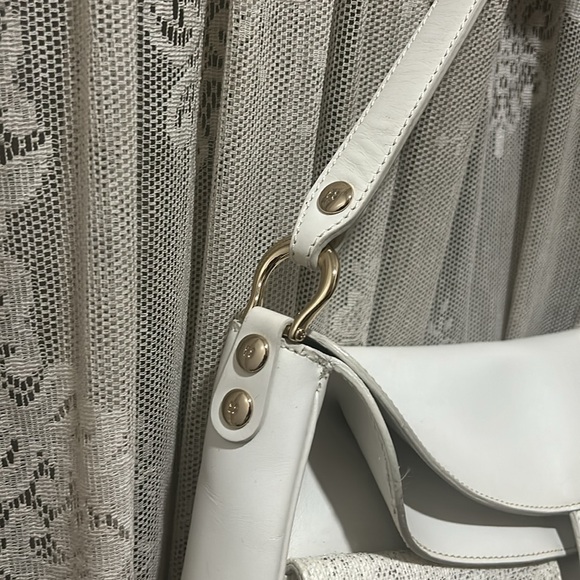KATE SPADE-NWOT! BEAUTIFUL WHITE LEATHER W/SILVER GLITTERY ACCENT-CLEAN INSIDE! - Picture 4 of 10